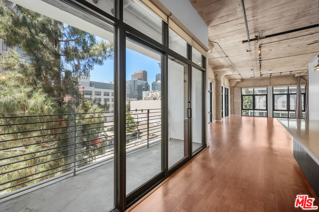 330 W 11th ST Unit: 406