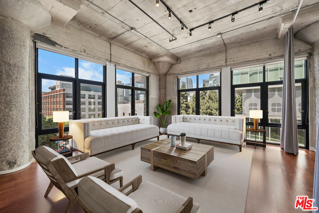 330 W 11th ST Unit: 406