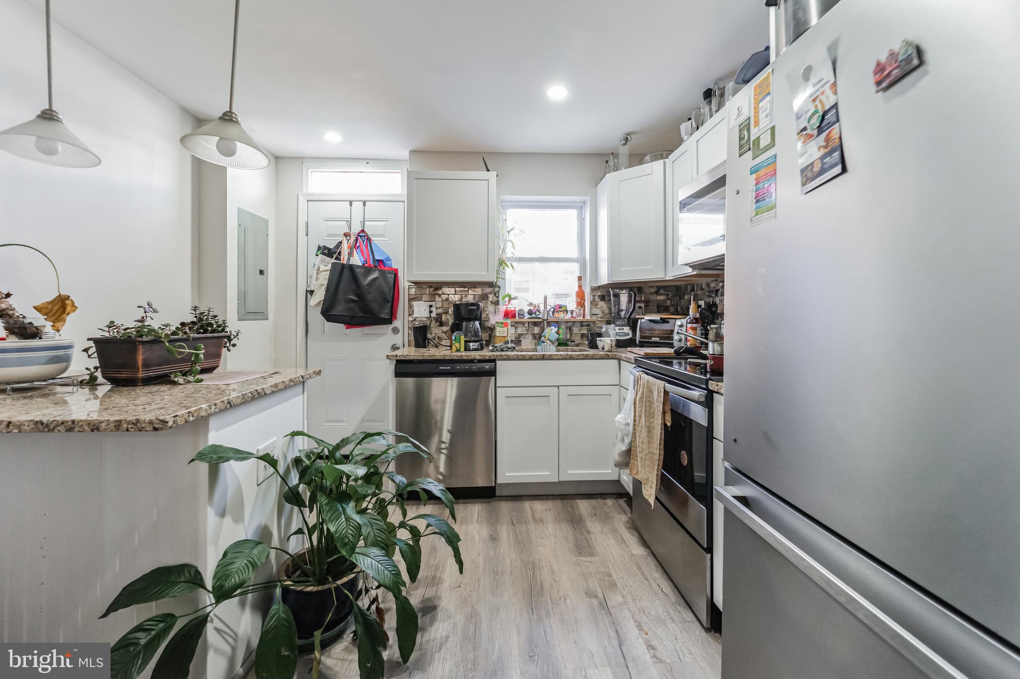 22 N Decker Ave