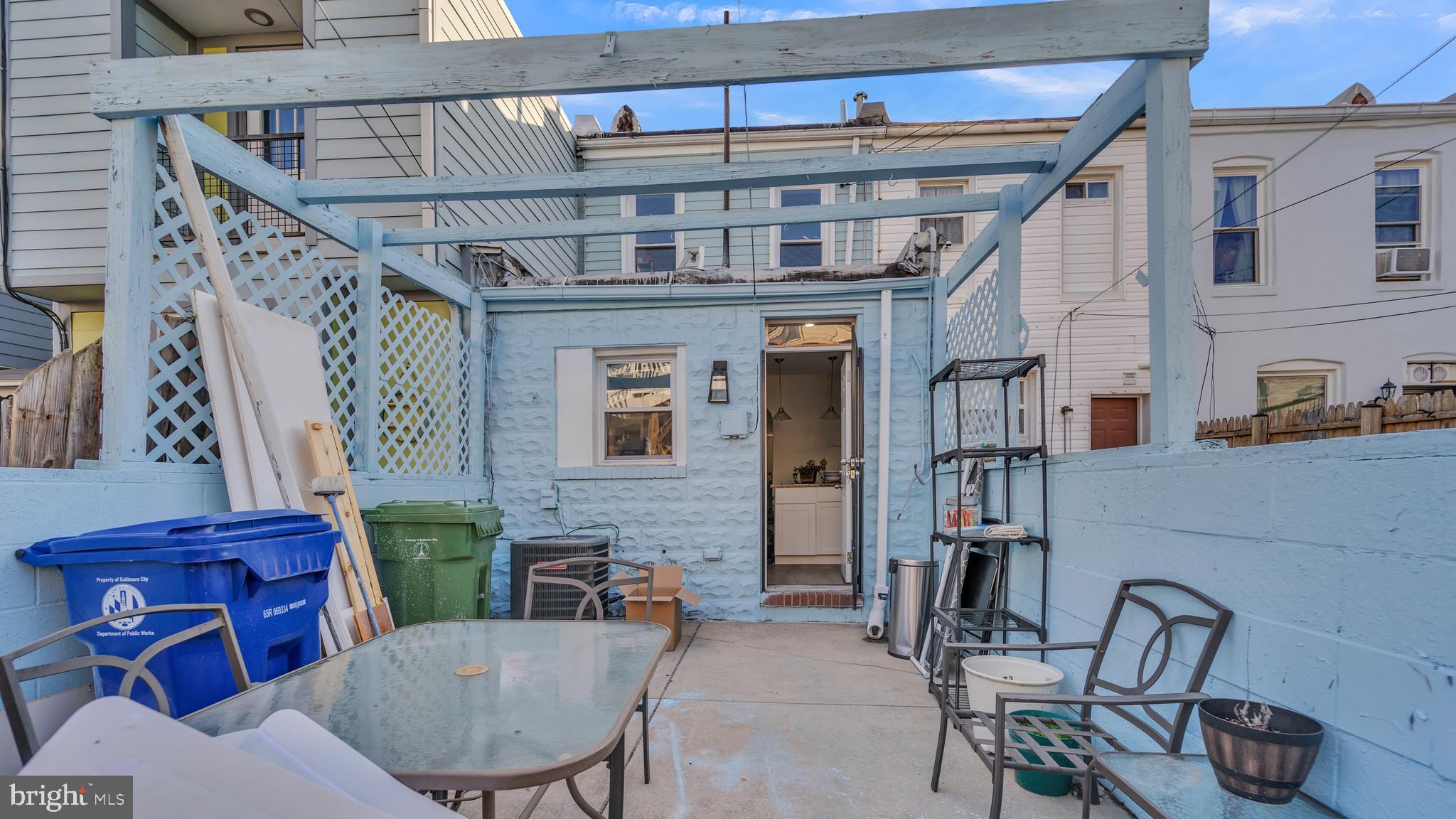 22 N Decker Ave