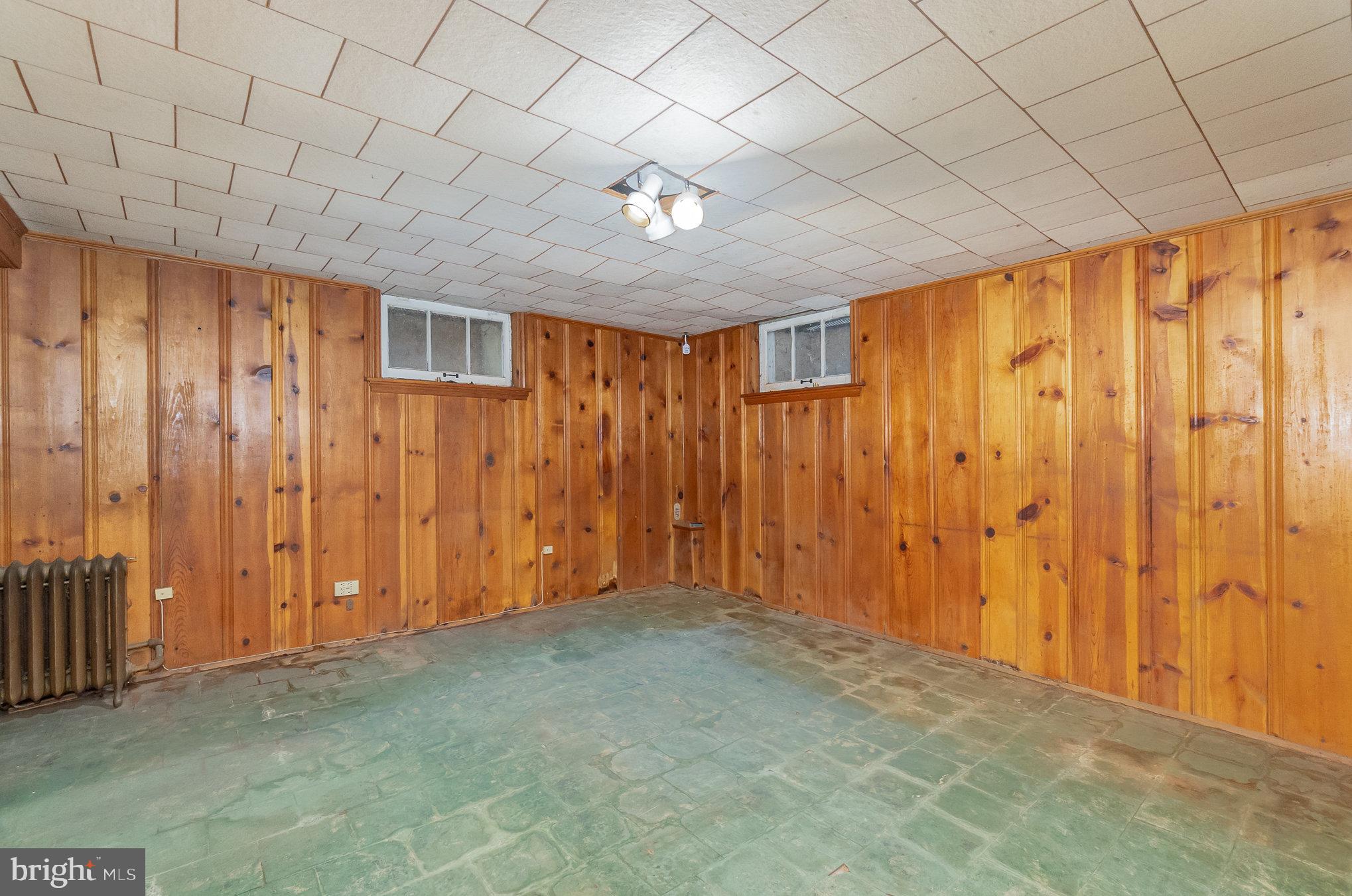4215 Eastview Rd