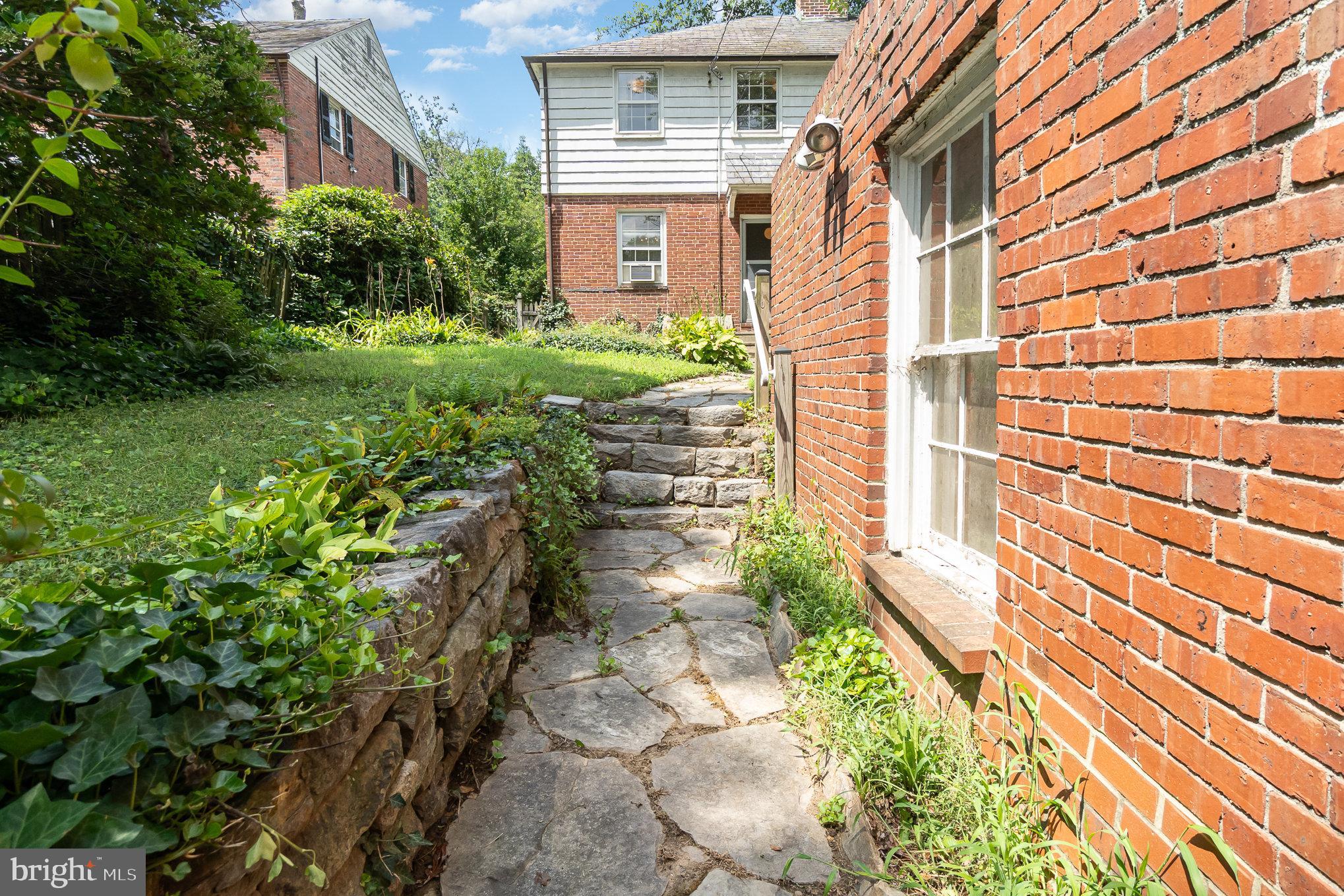 4215 Eastview Rd