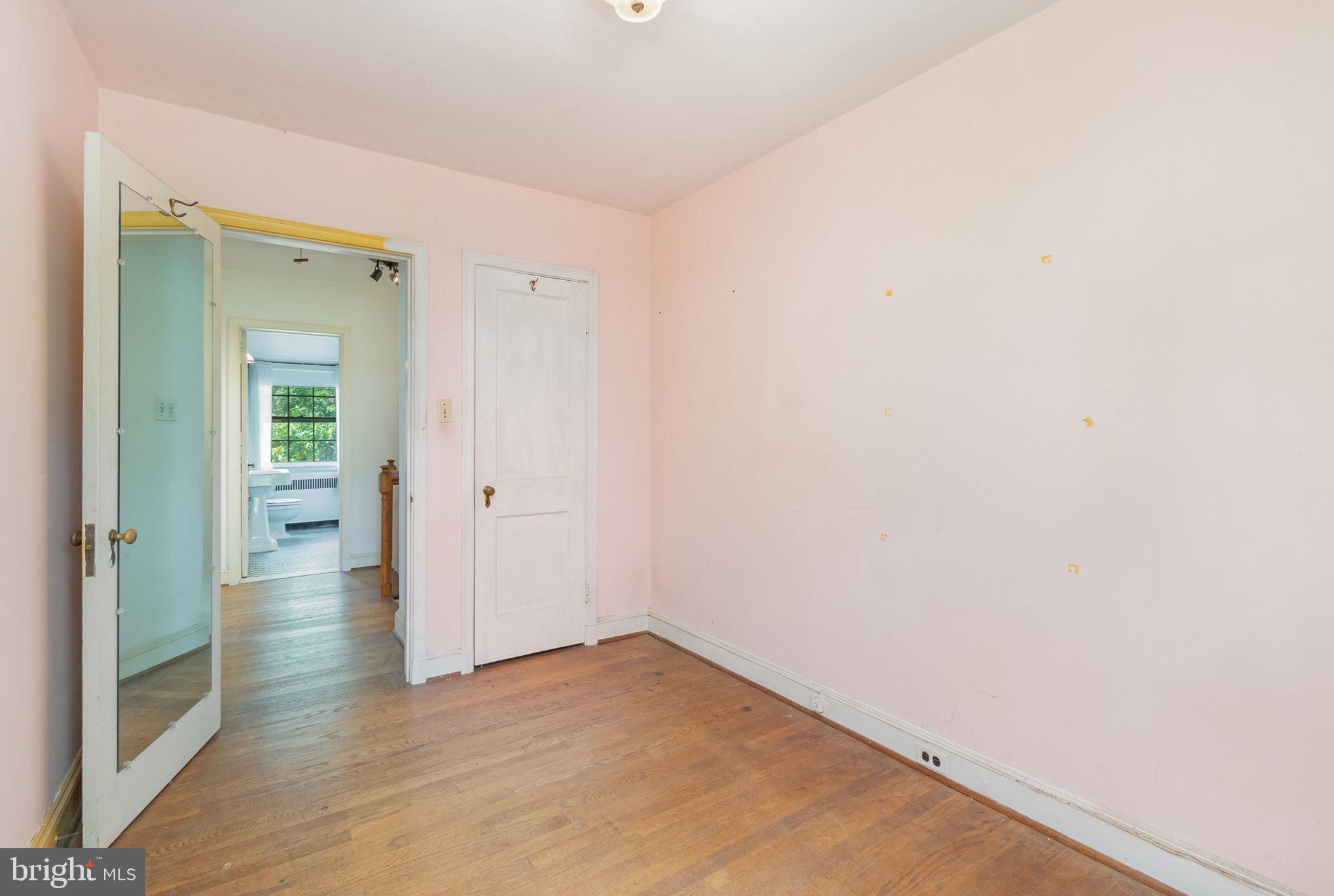 4215 Eastview Rd
