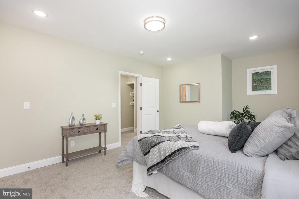 3204 Montebello Ter