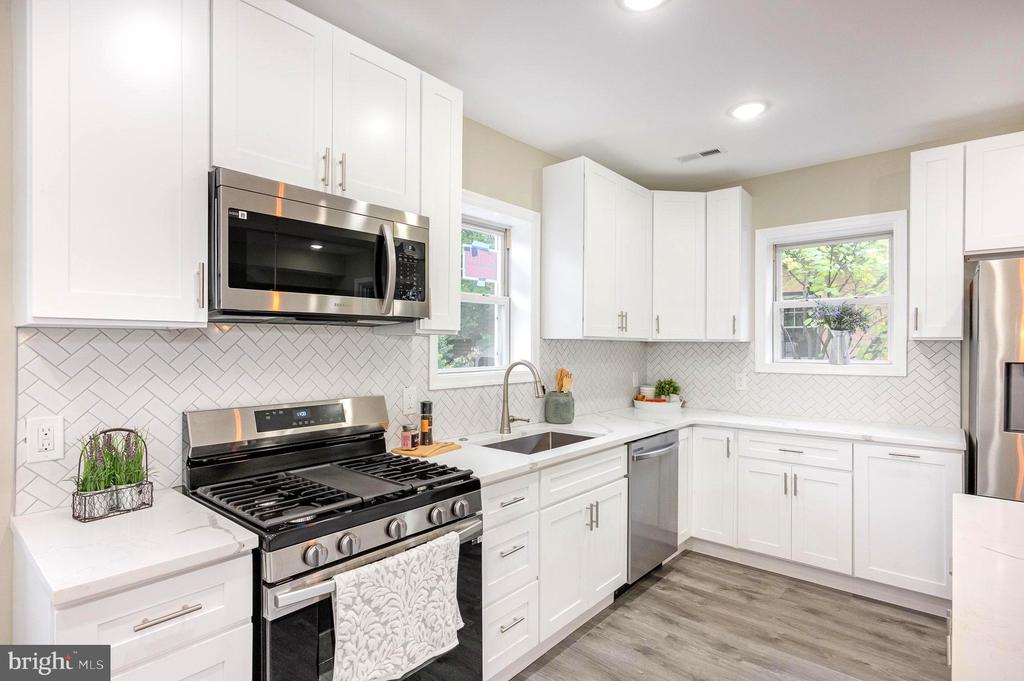 3204 Montebello Ter