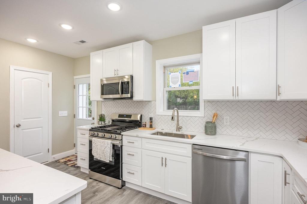 3204 Montebello Ter