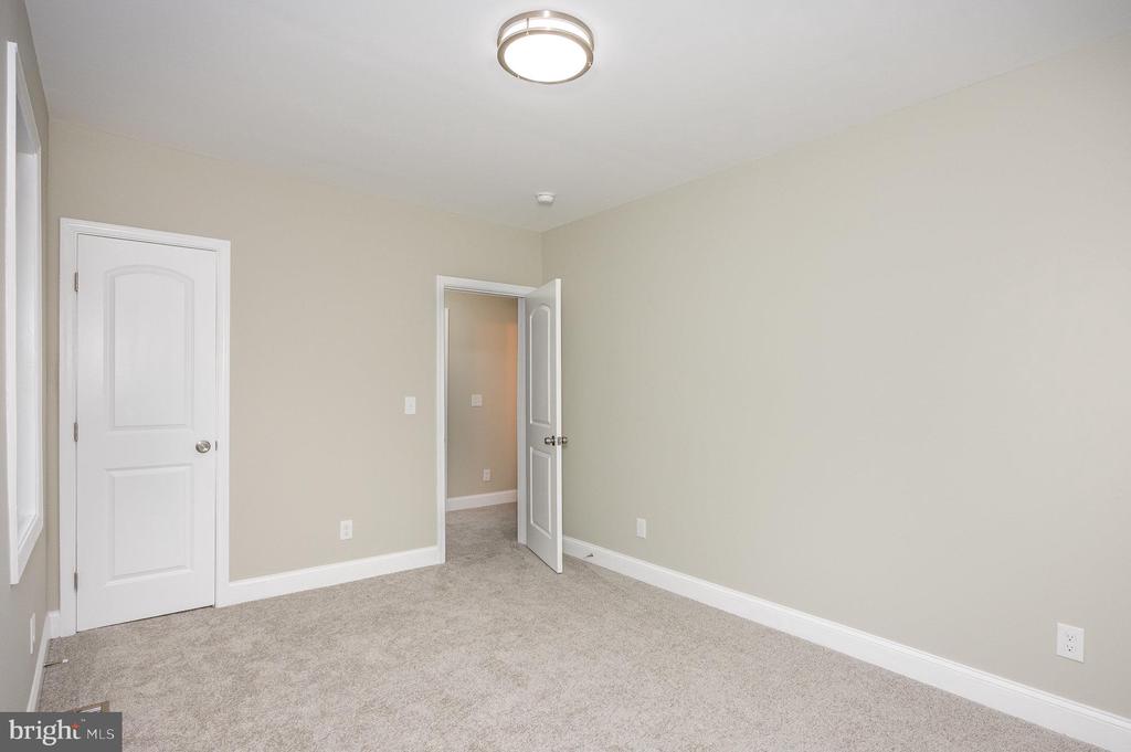 3204 Montebello Ter