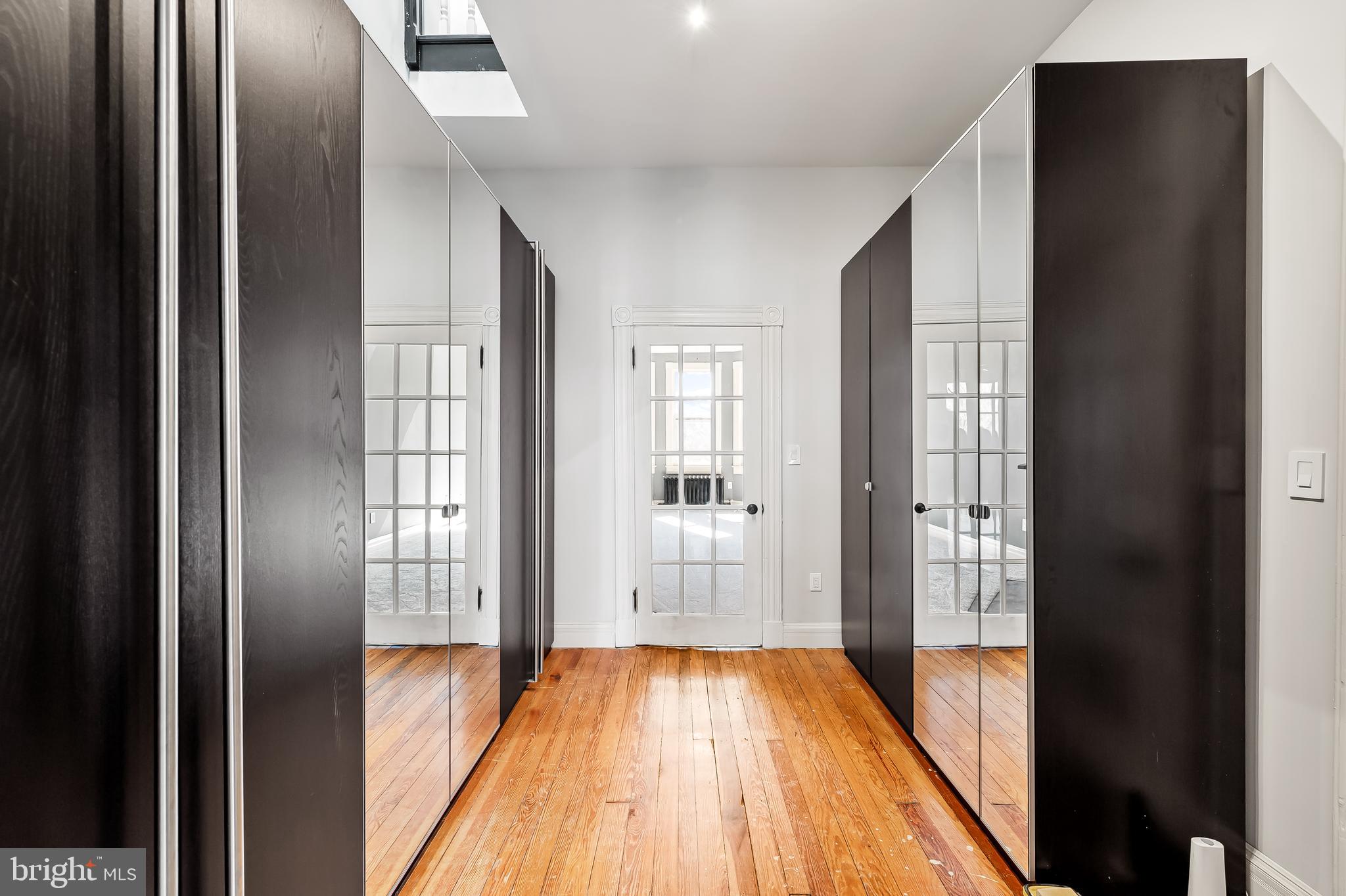 1910 Mount Royal Ter