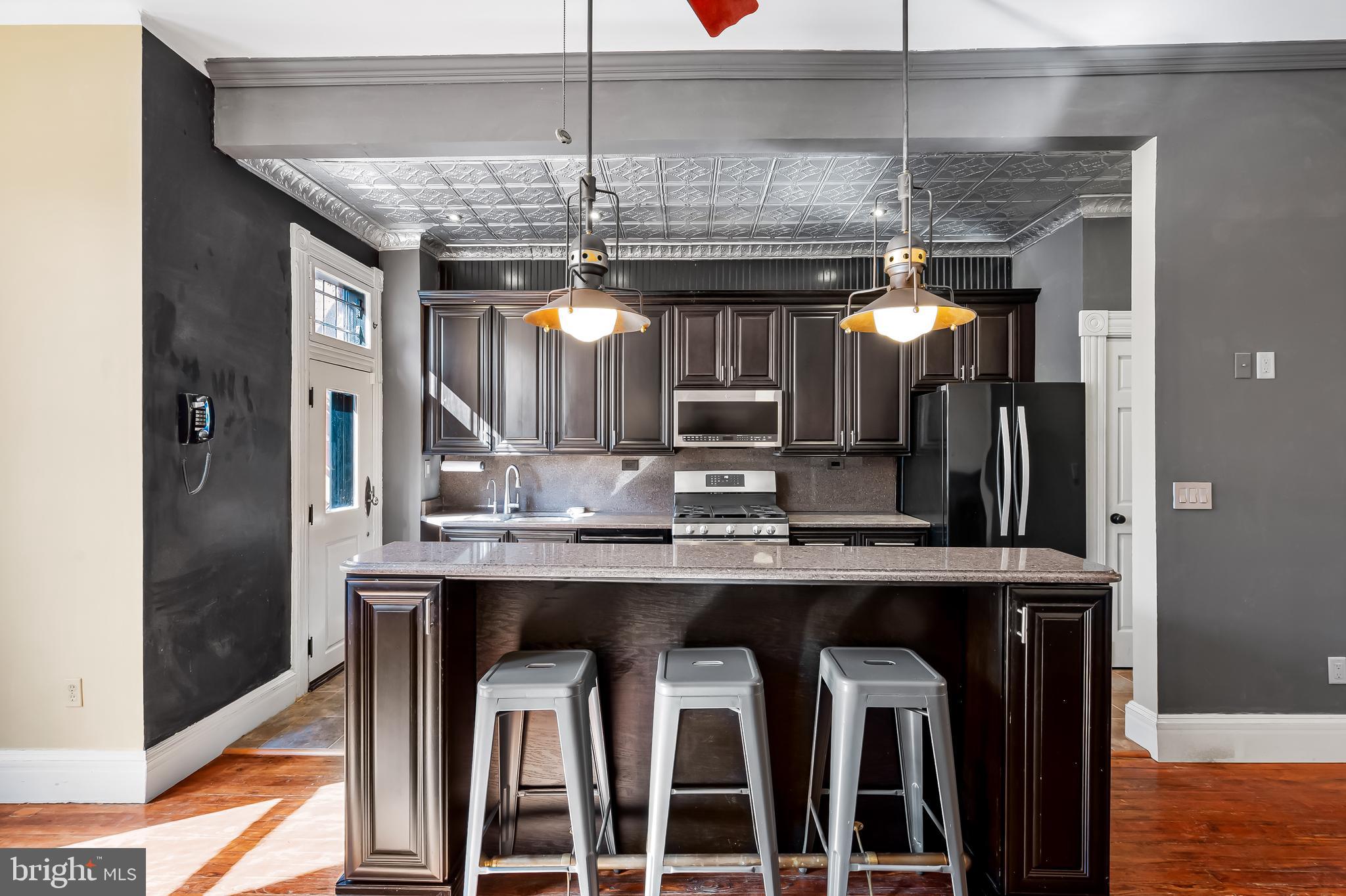 1910 Mount Royal Ter