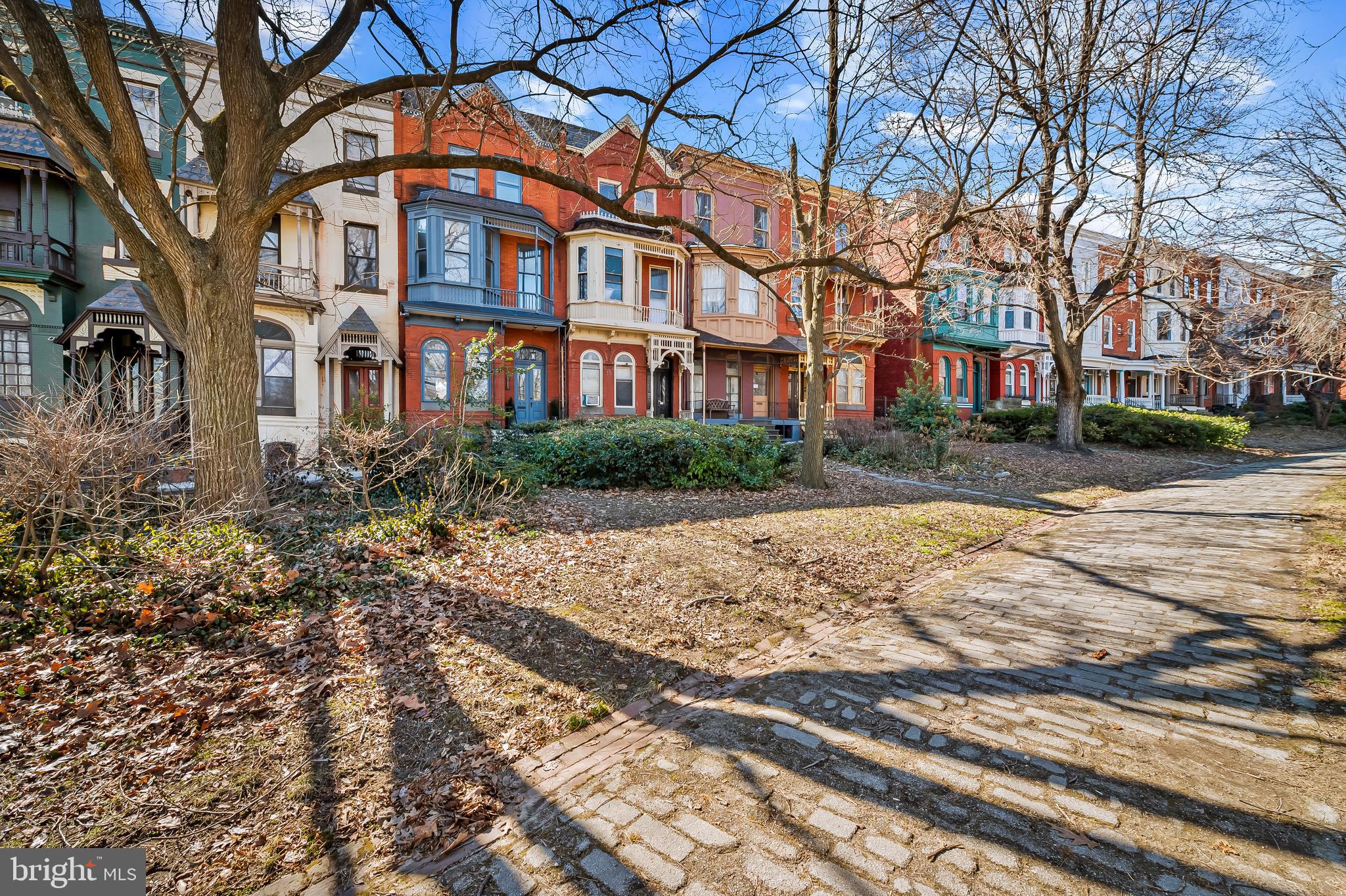 1910 Mount Royal Ter