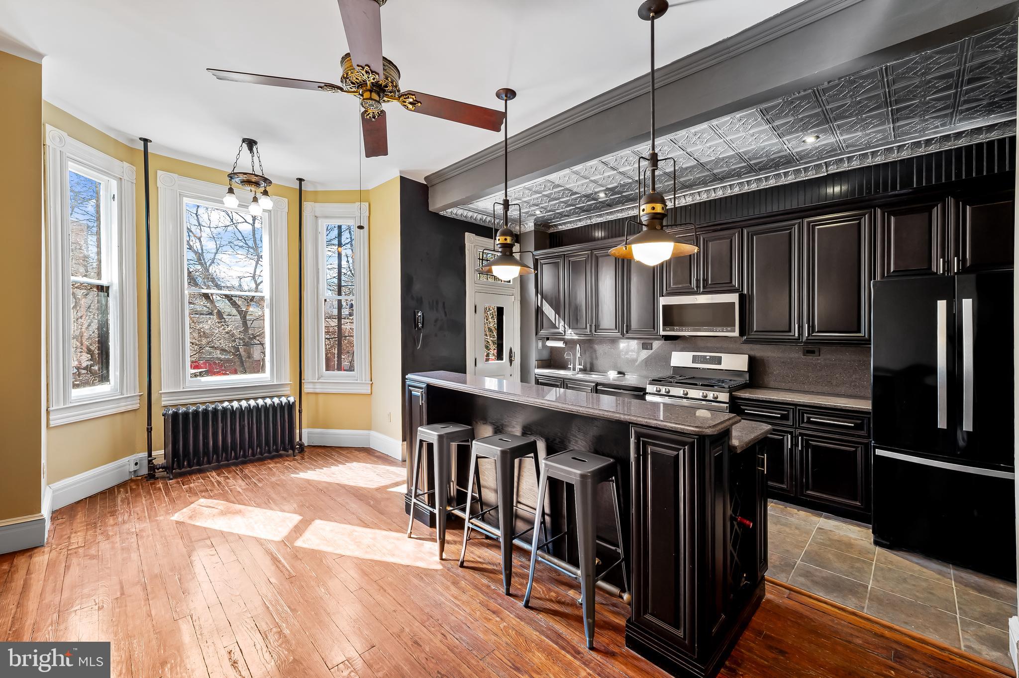 1910 Mount Royal Ter