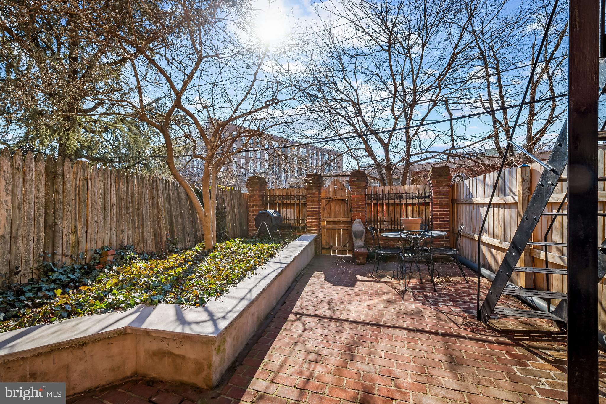 1910 Mount Royal Ter