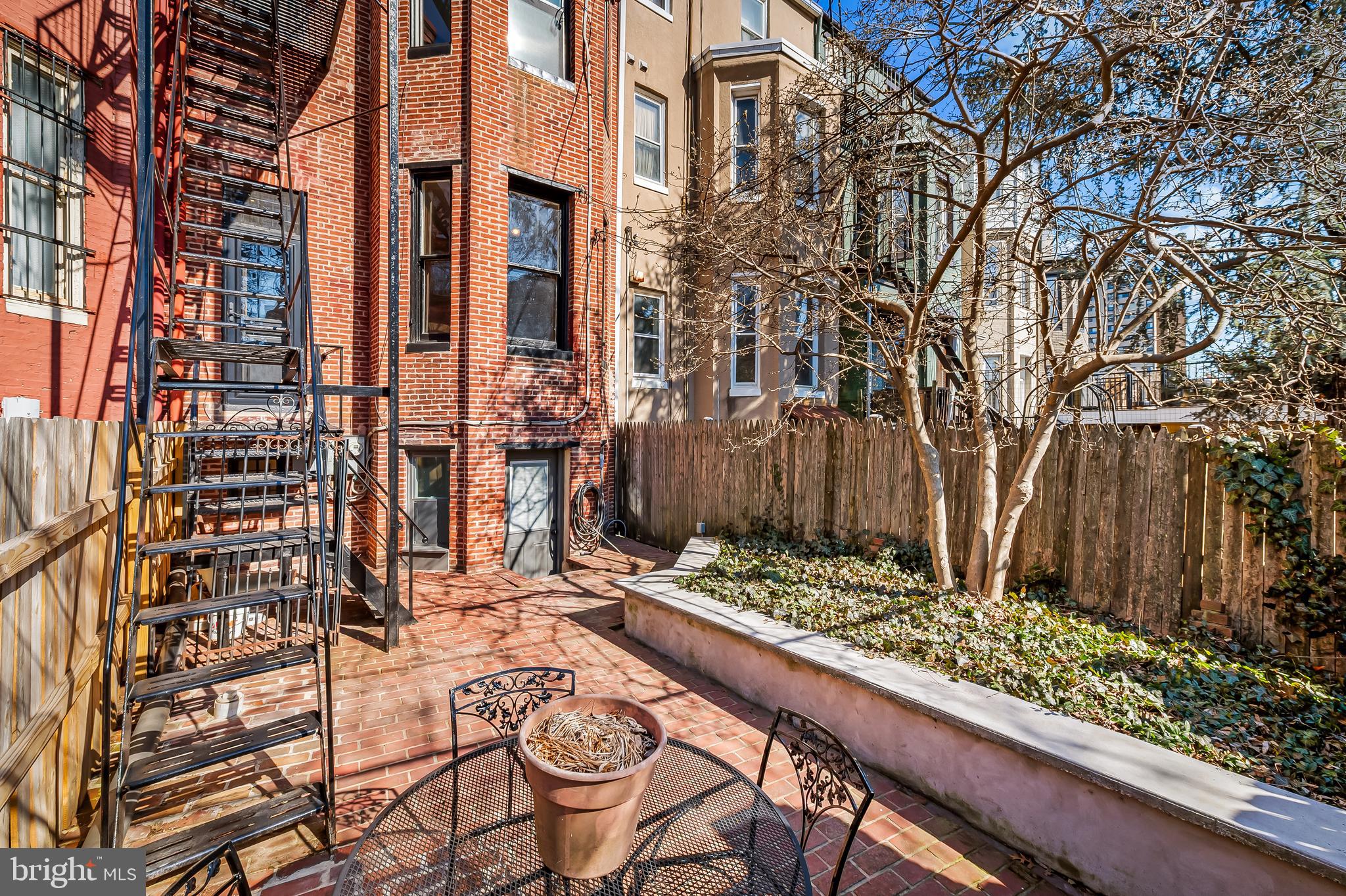 1910 Mount Royal Ter