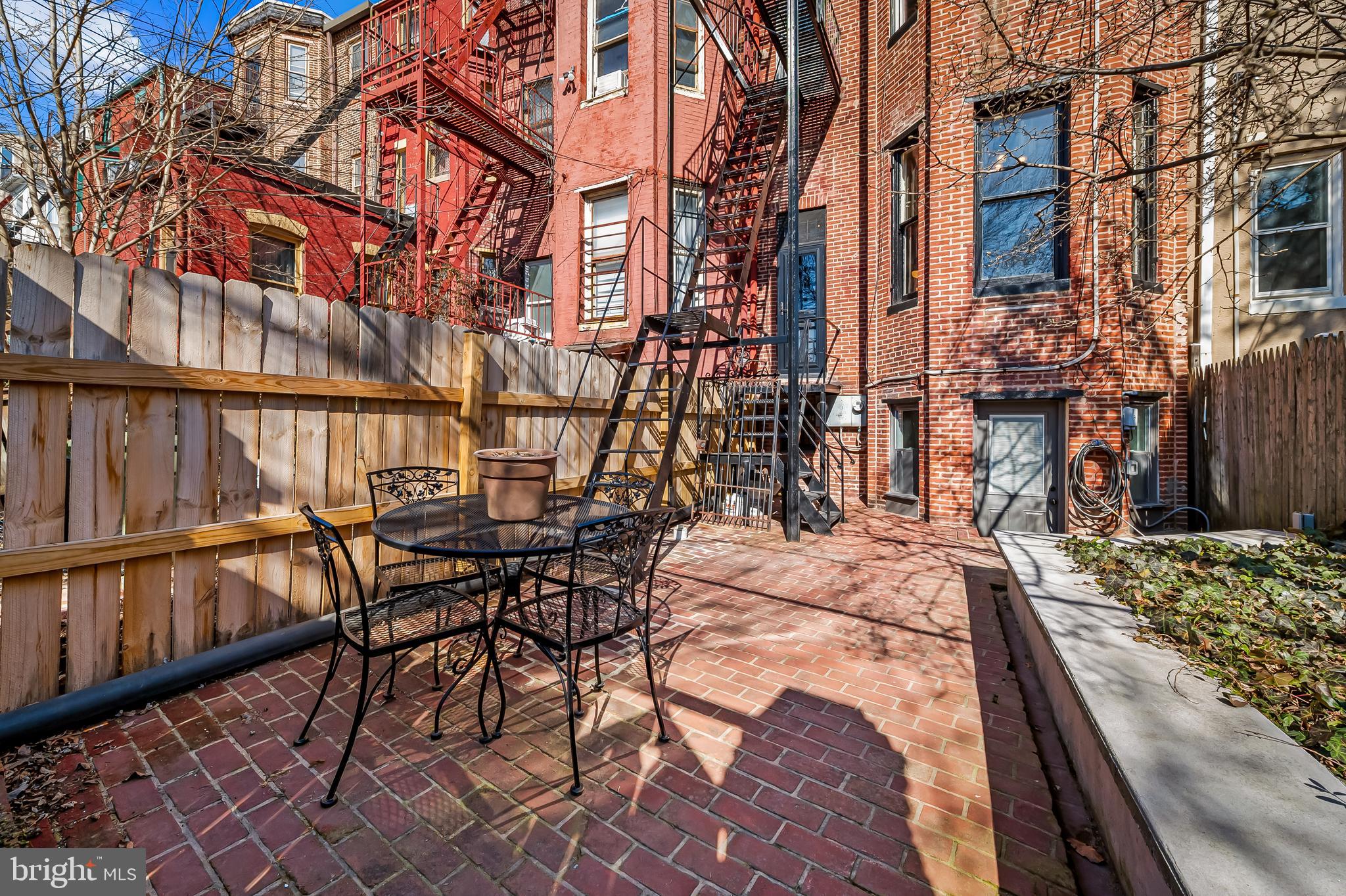 1910 Mount Royal Ter