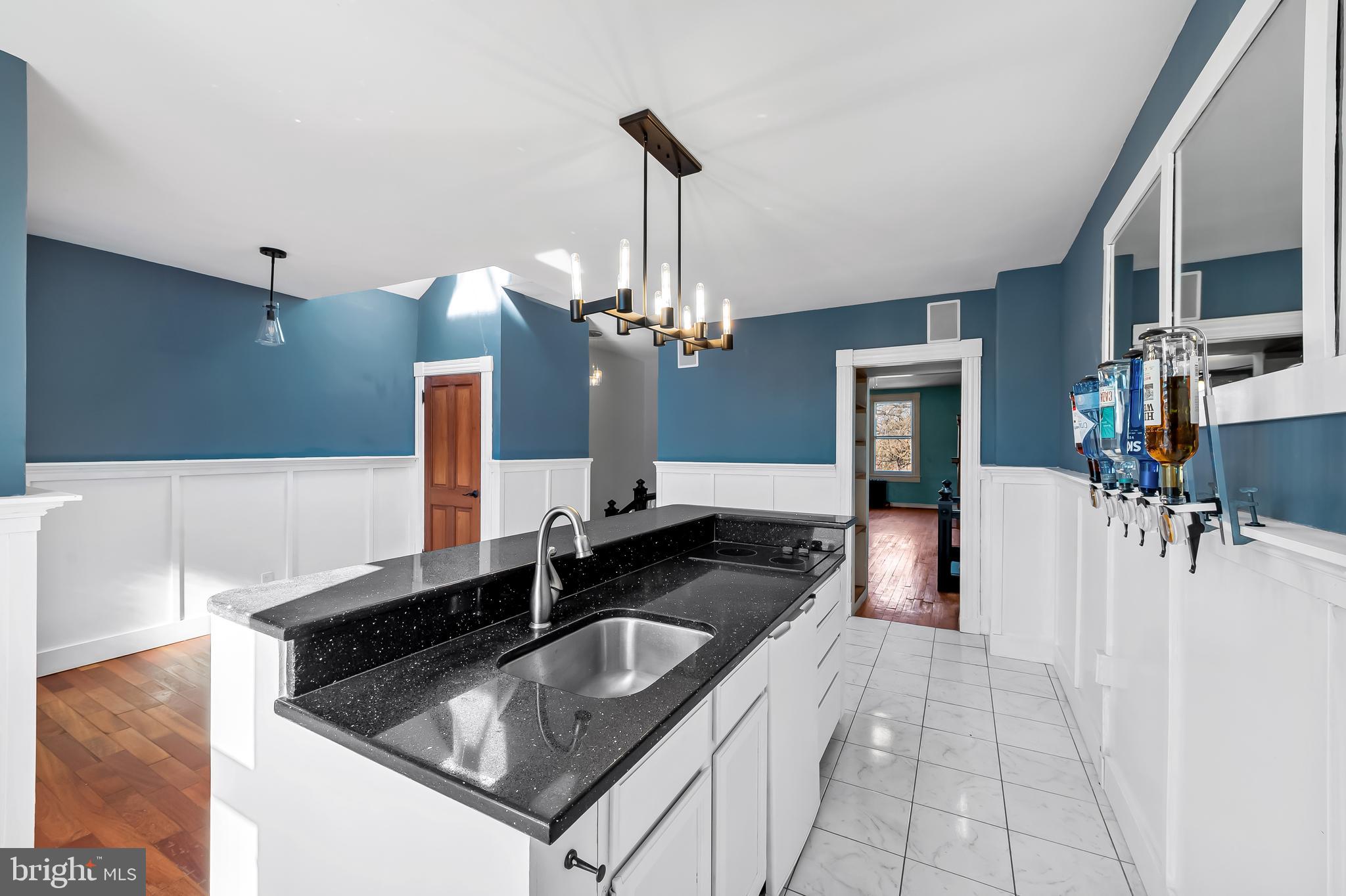 1910 Mount Royal Ter