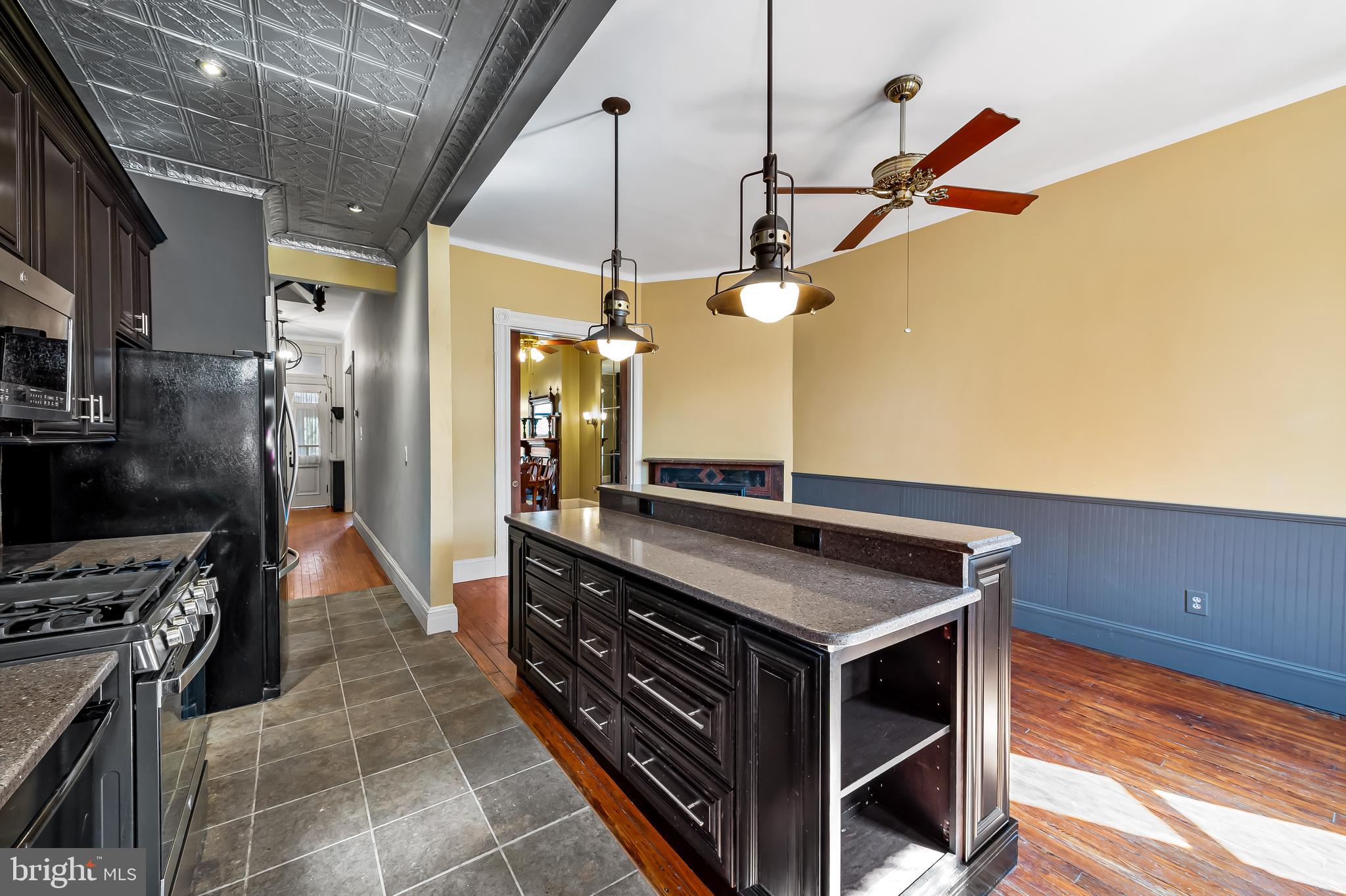 1910 Mount Royal Ter