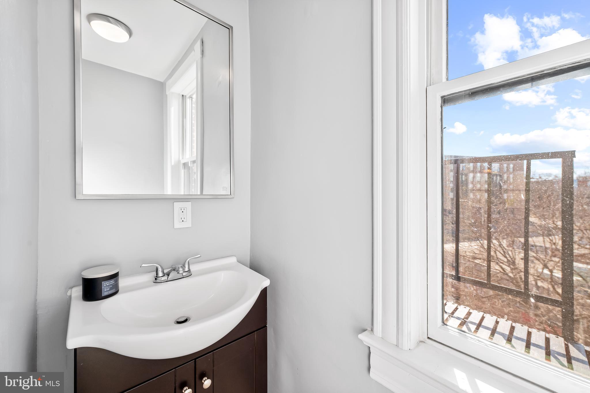 1910 Mount Royal Ter