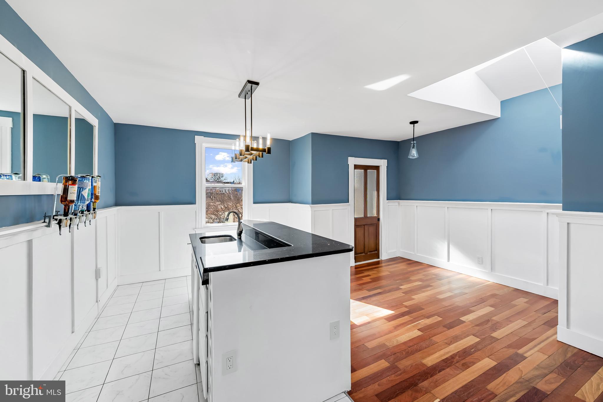 1910 Mount Royal Ter