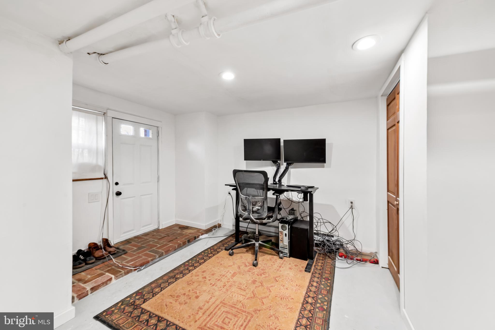 1910 Mount Royal Ter