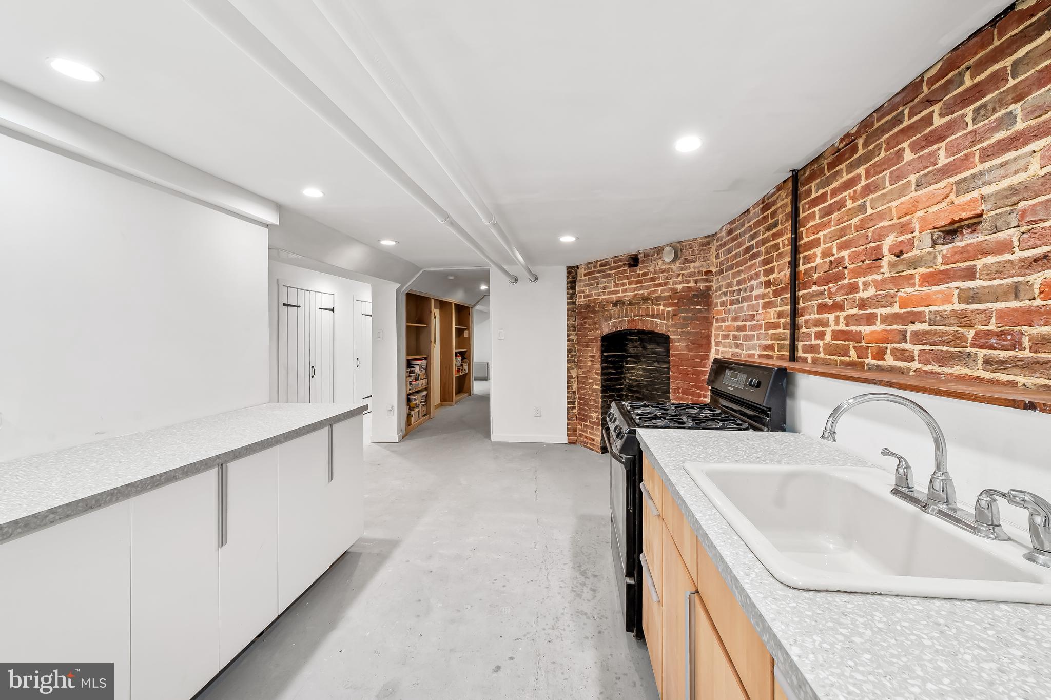 1910 Mount Royal Ter