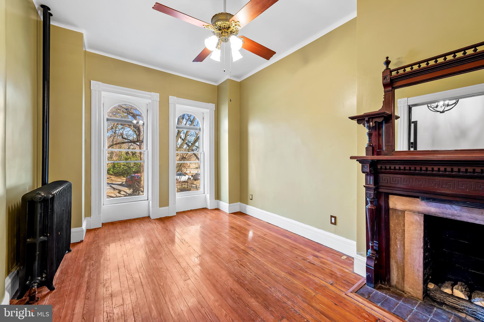 1910 Mount Royal Ter