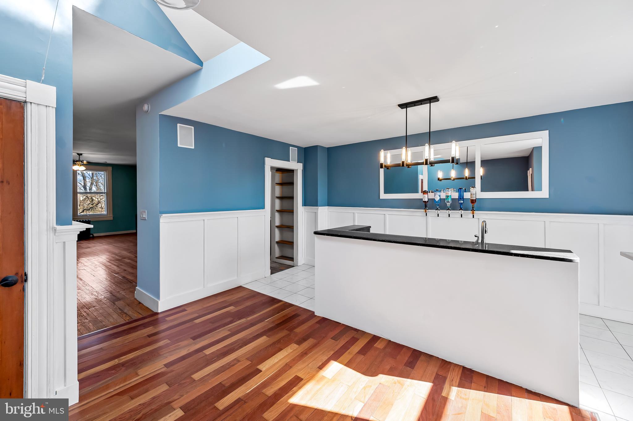 1910 Mount Royal Ter