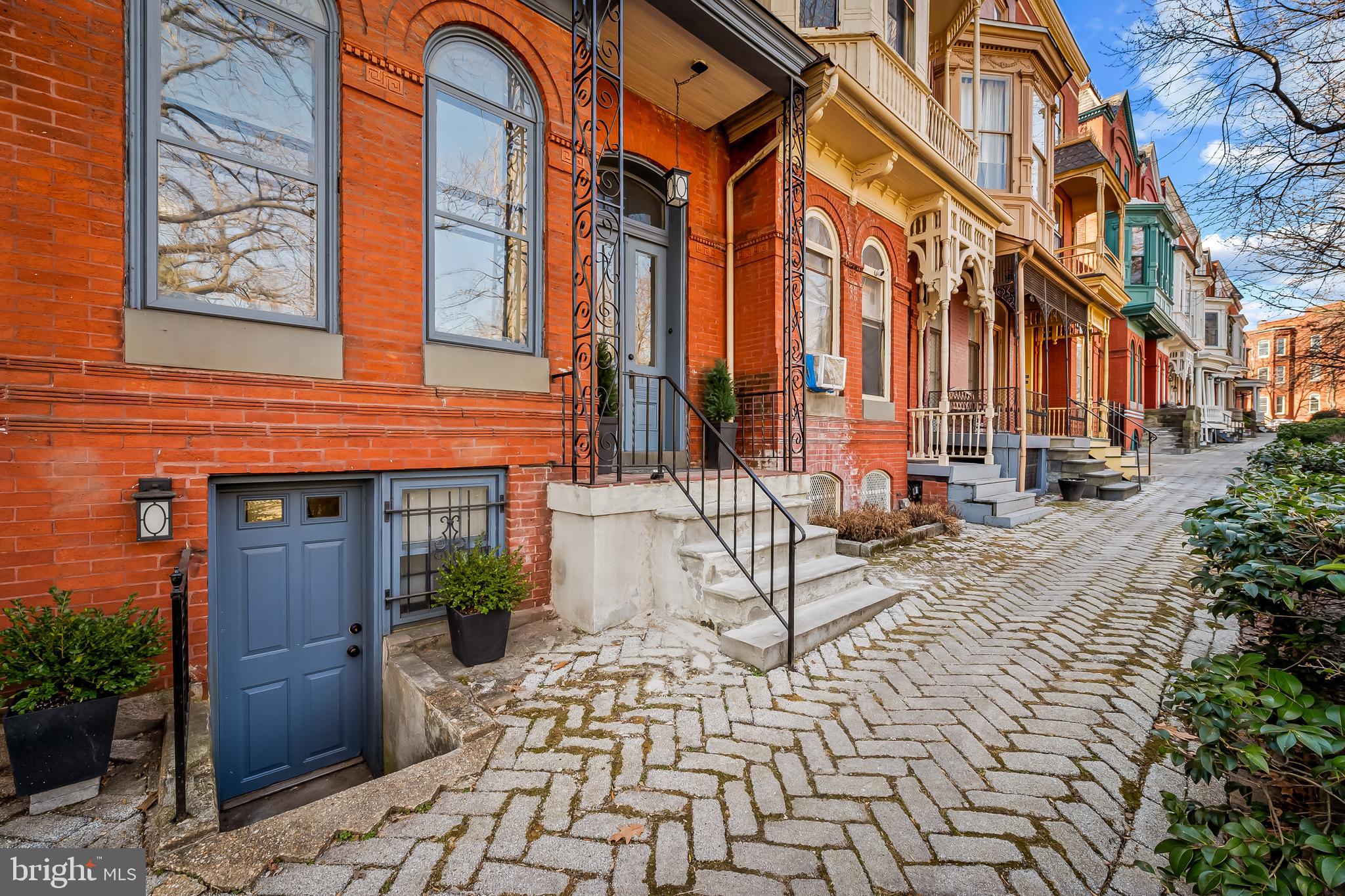 1910 Mount Royal Ter