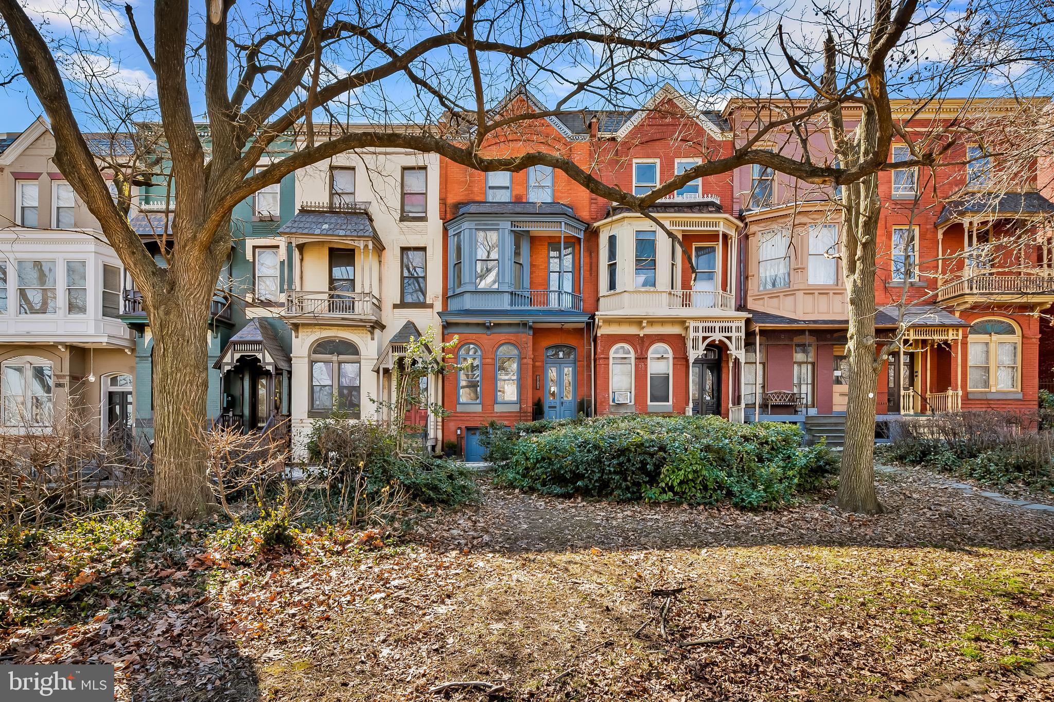 1910 Mount Royal Ter