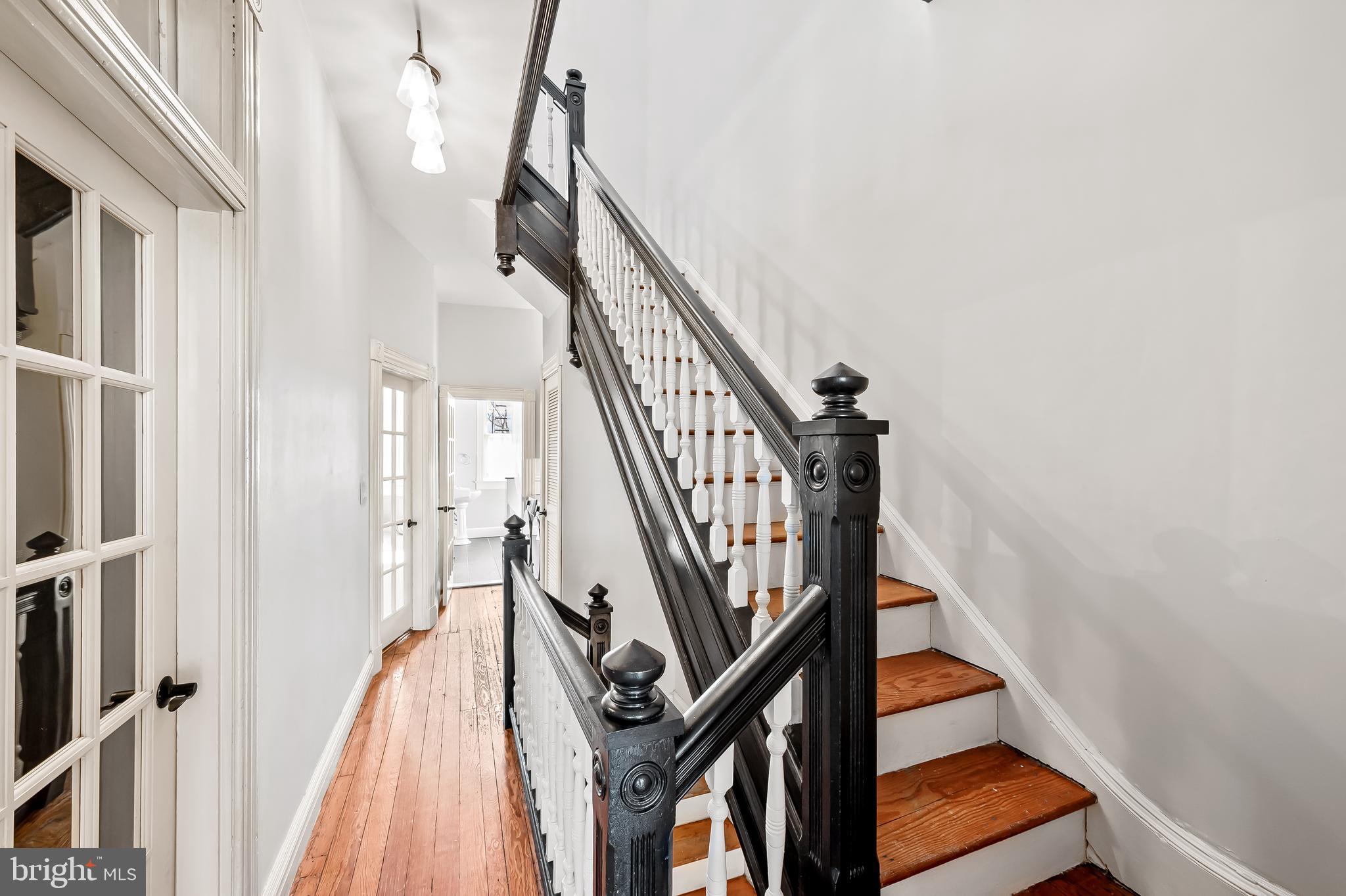 1910 Mount Royal Ter