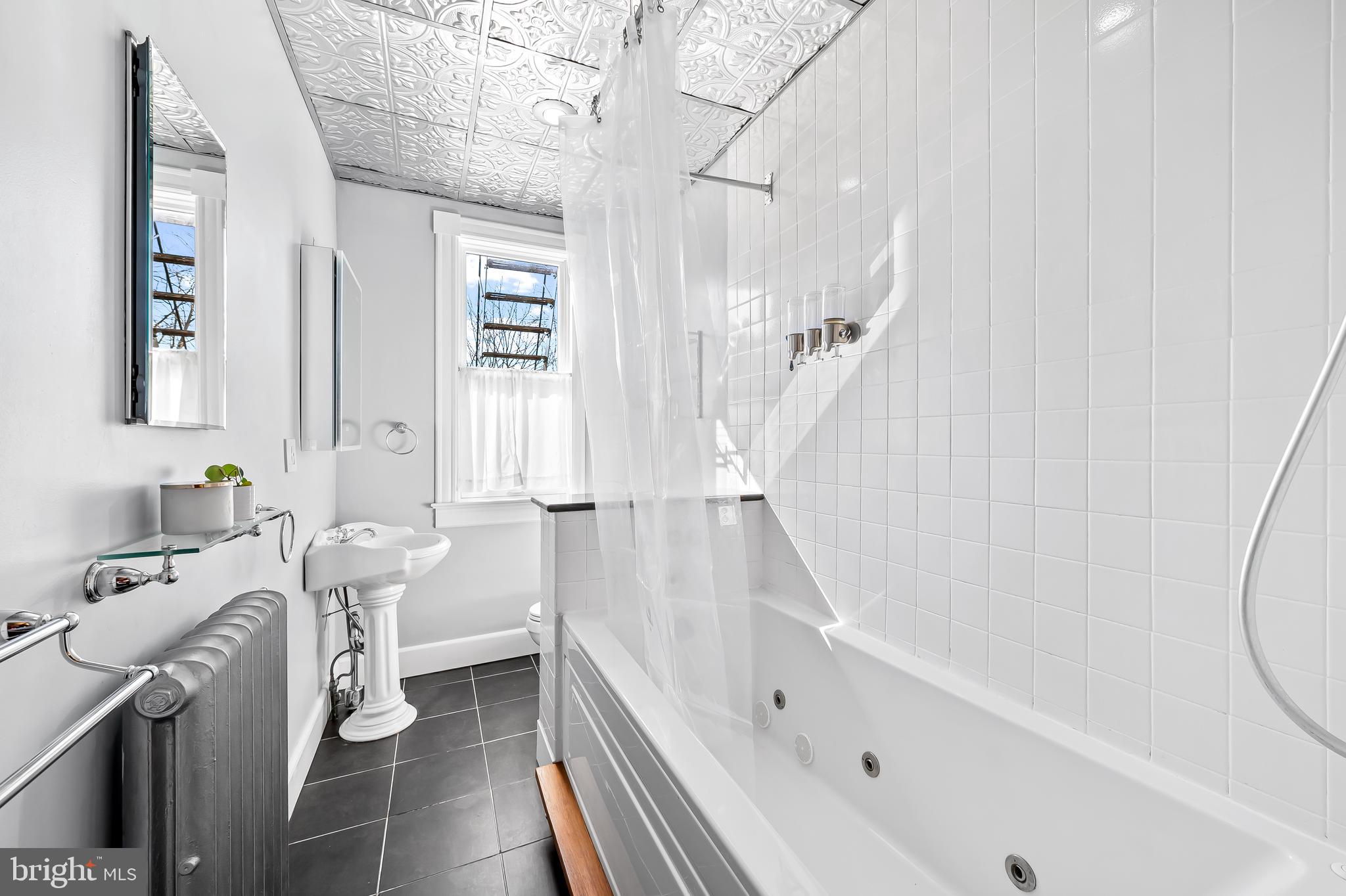 1910 Mount Royal Ter