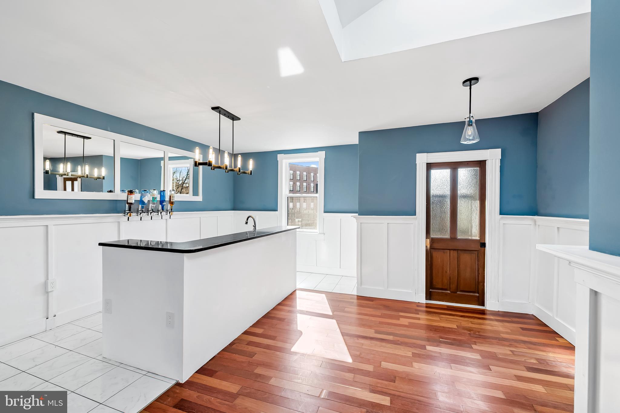 1910 Mount Royal Ter