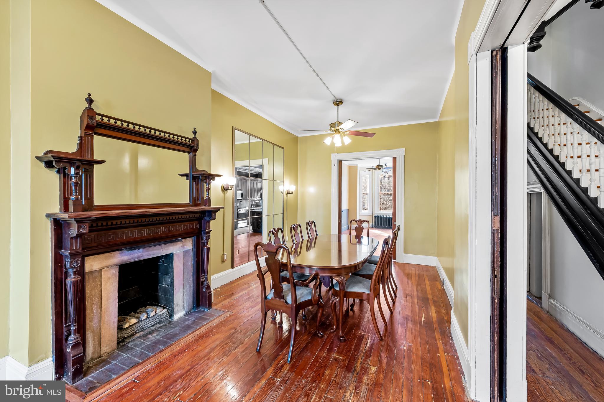 1910 Mount Royal Ter