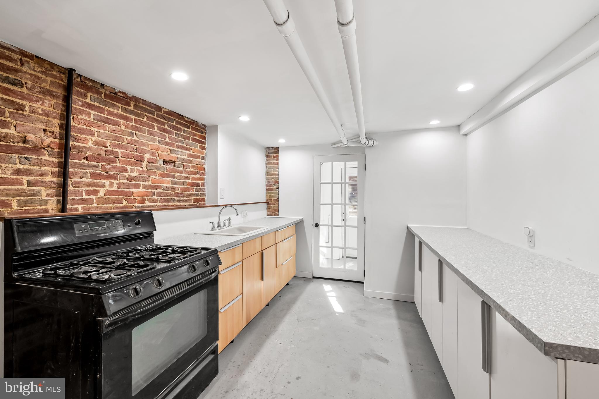 1910 Mount Royal Ter