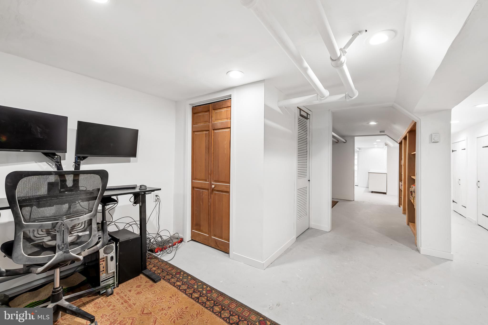 1910 Mount Royal Ter