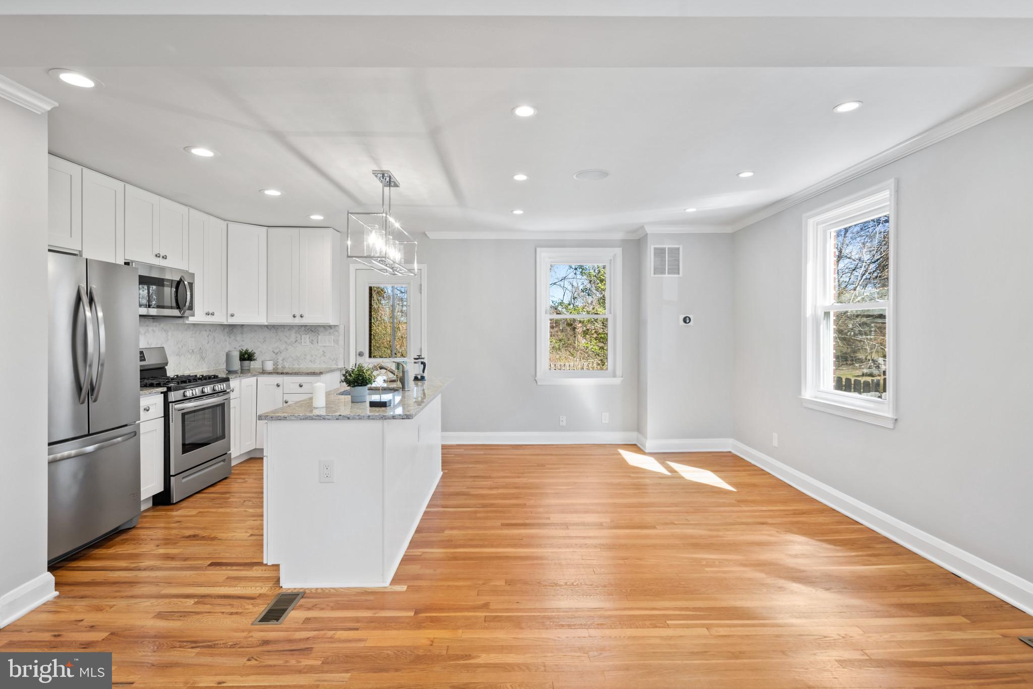 2406 E Strathmore Ave