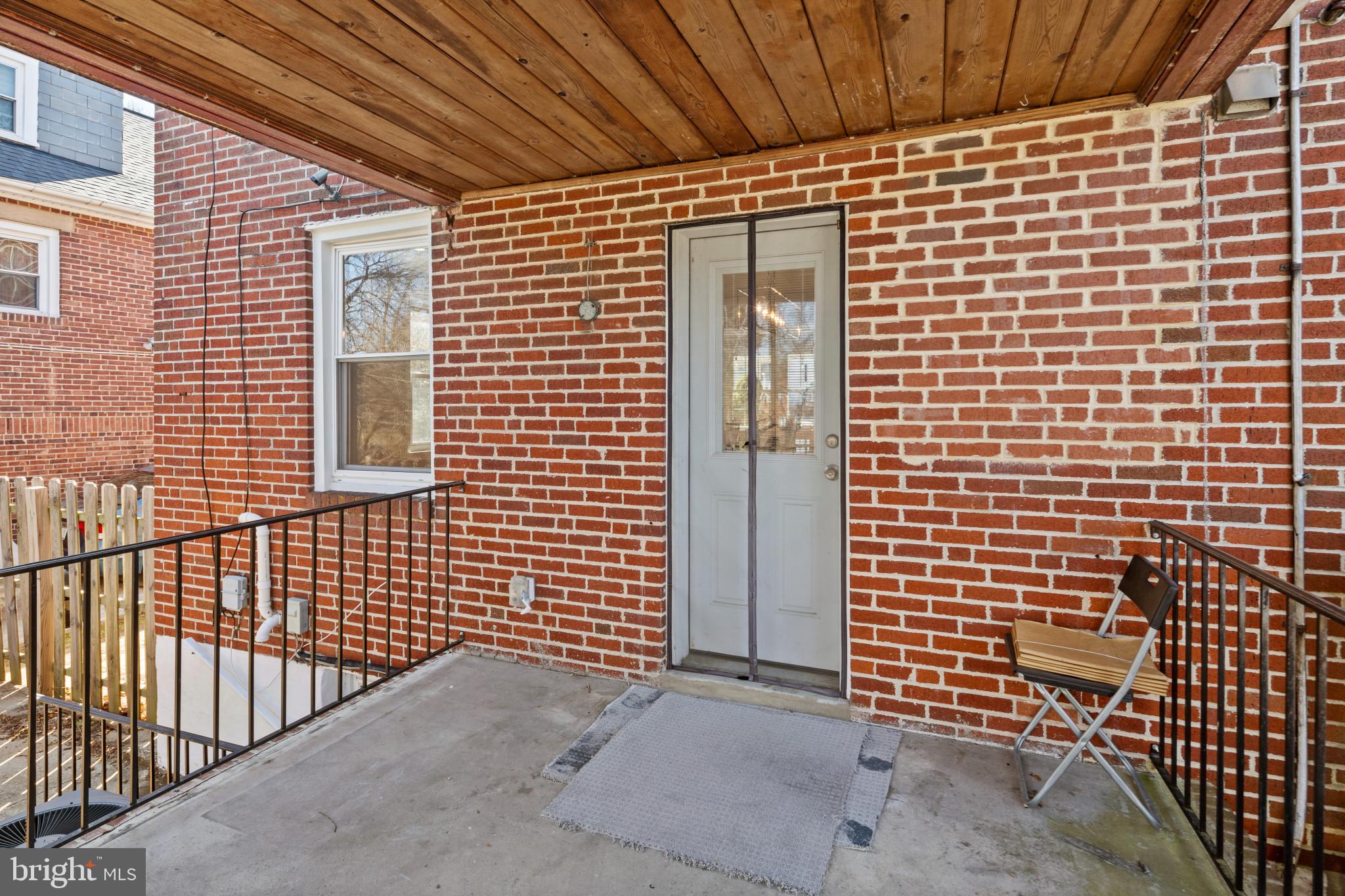 2406 E Strathmore Ave