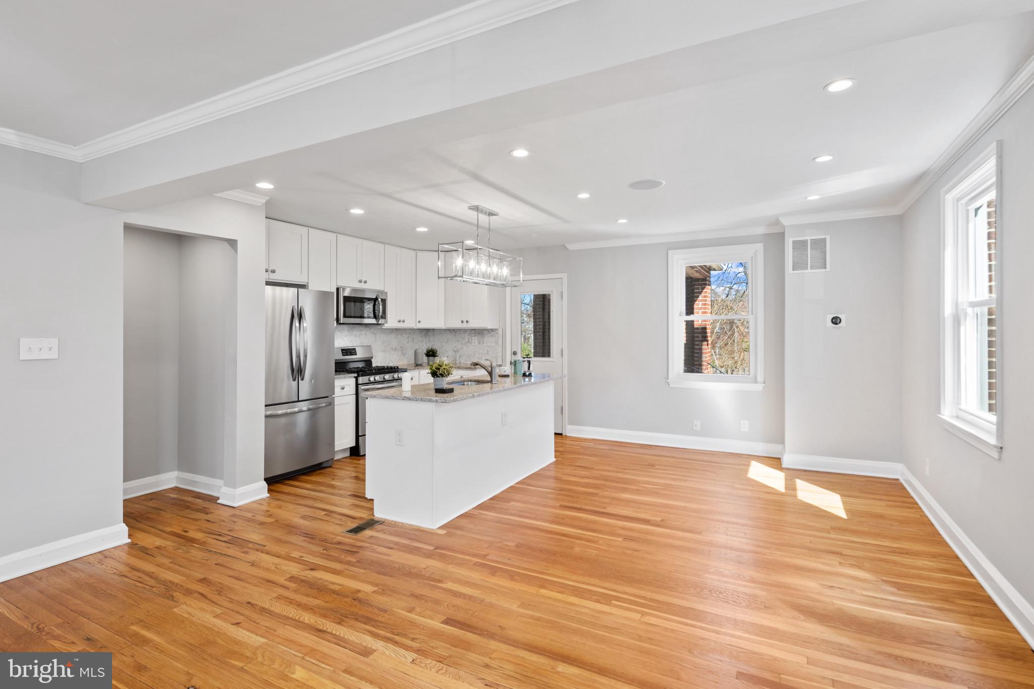 2406 E Strathmore Ave