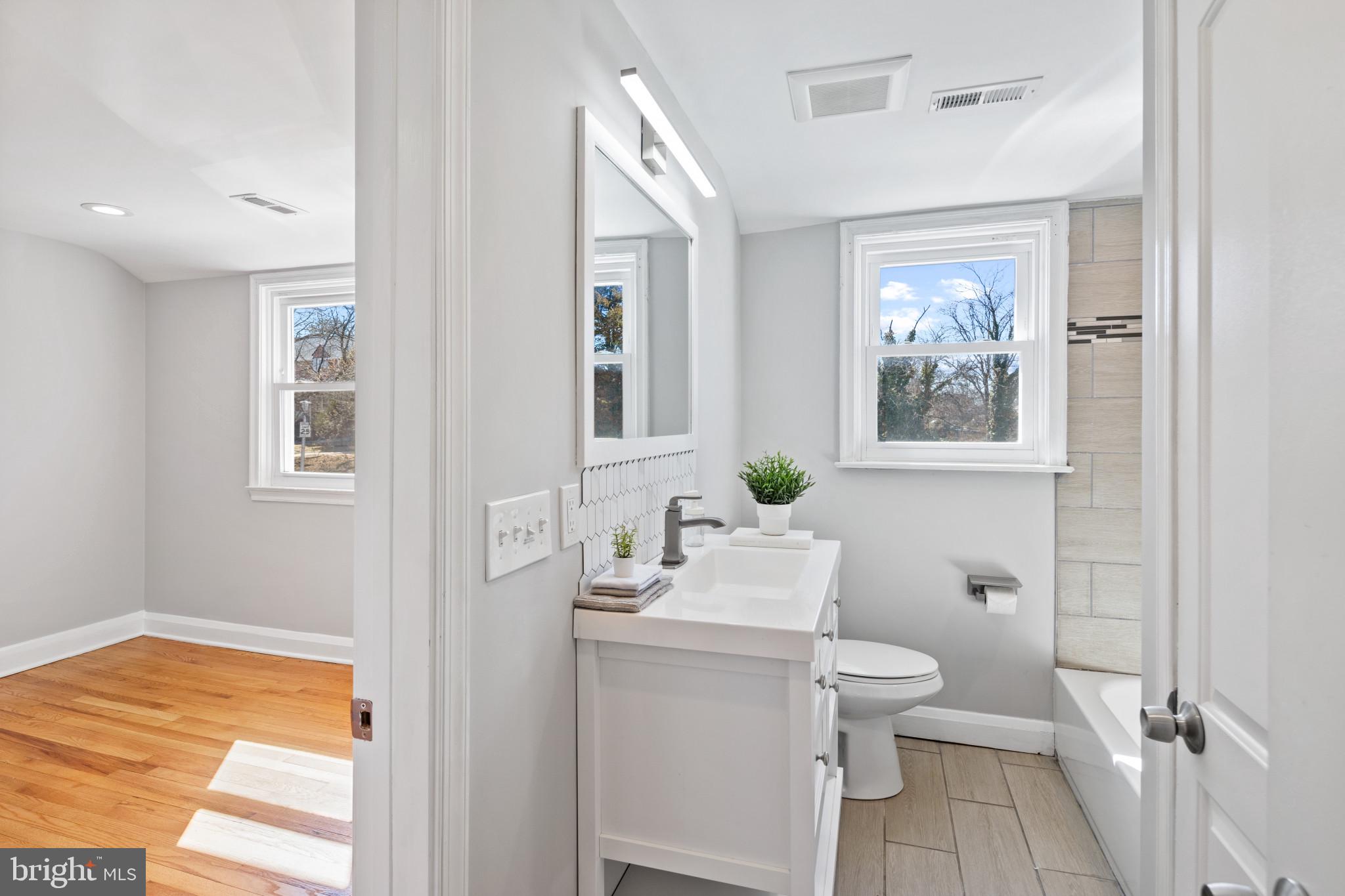 2406 E Strathmore Ave