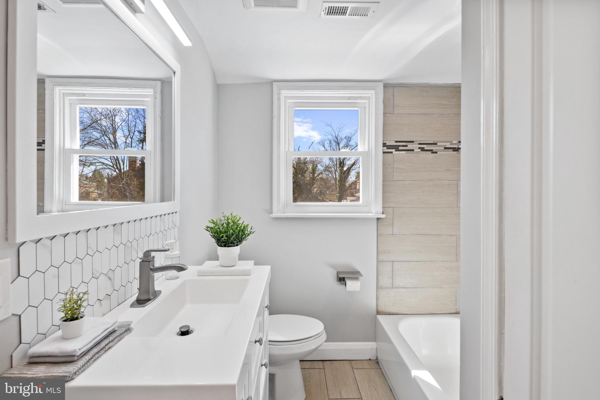 2406 E Strathmore Ave