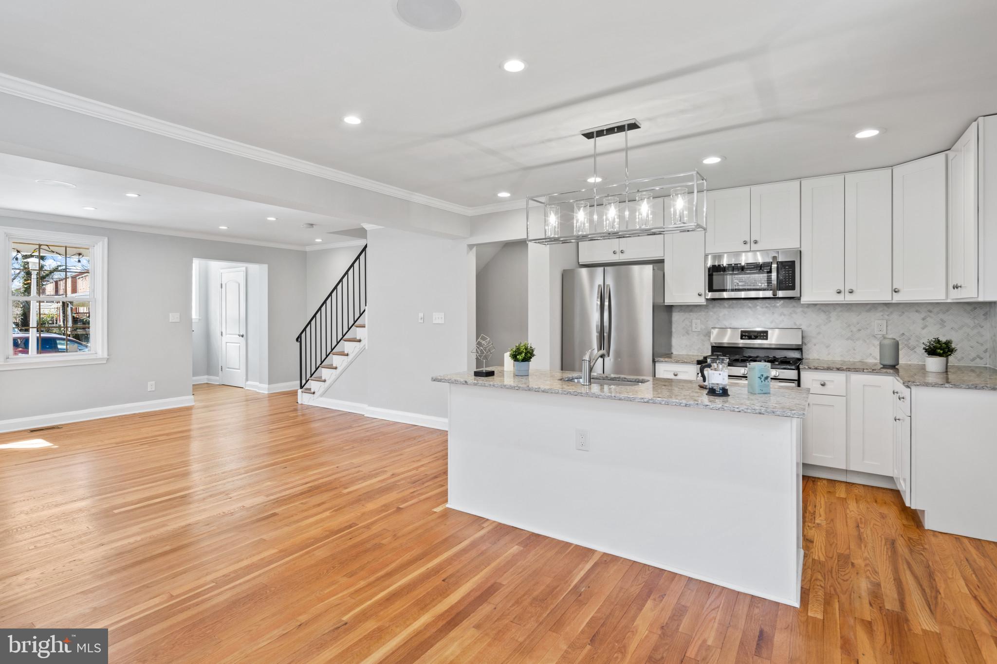 2406 E Strathmore Ave