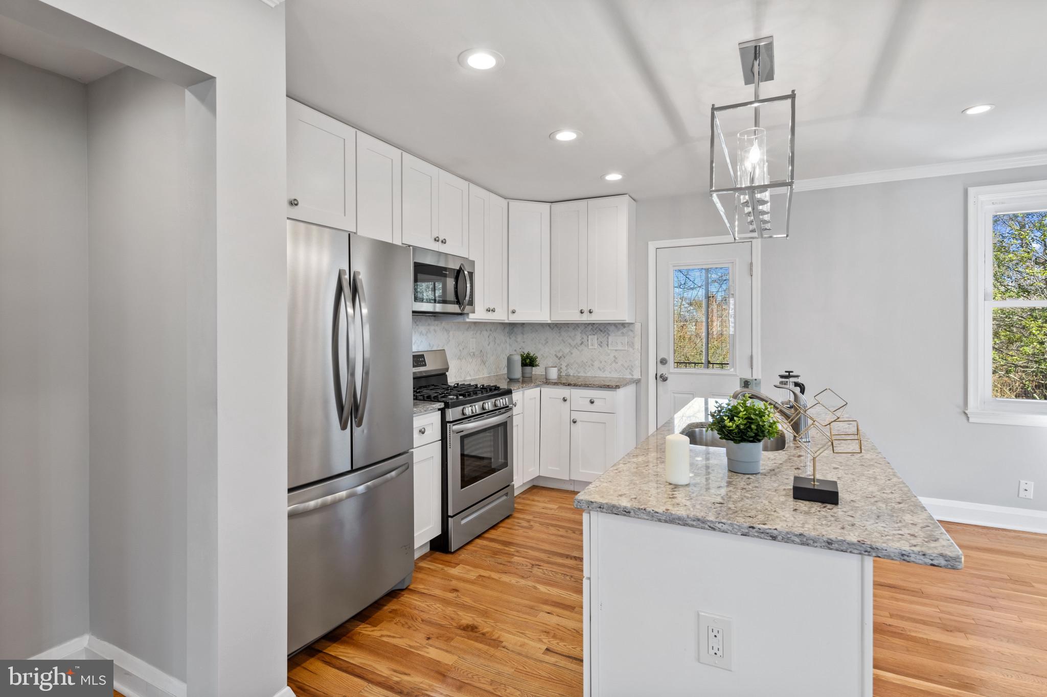 2406 E Strathmore Ave