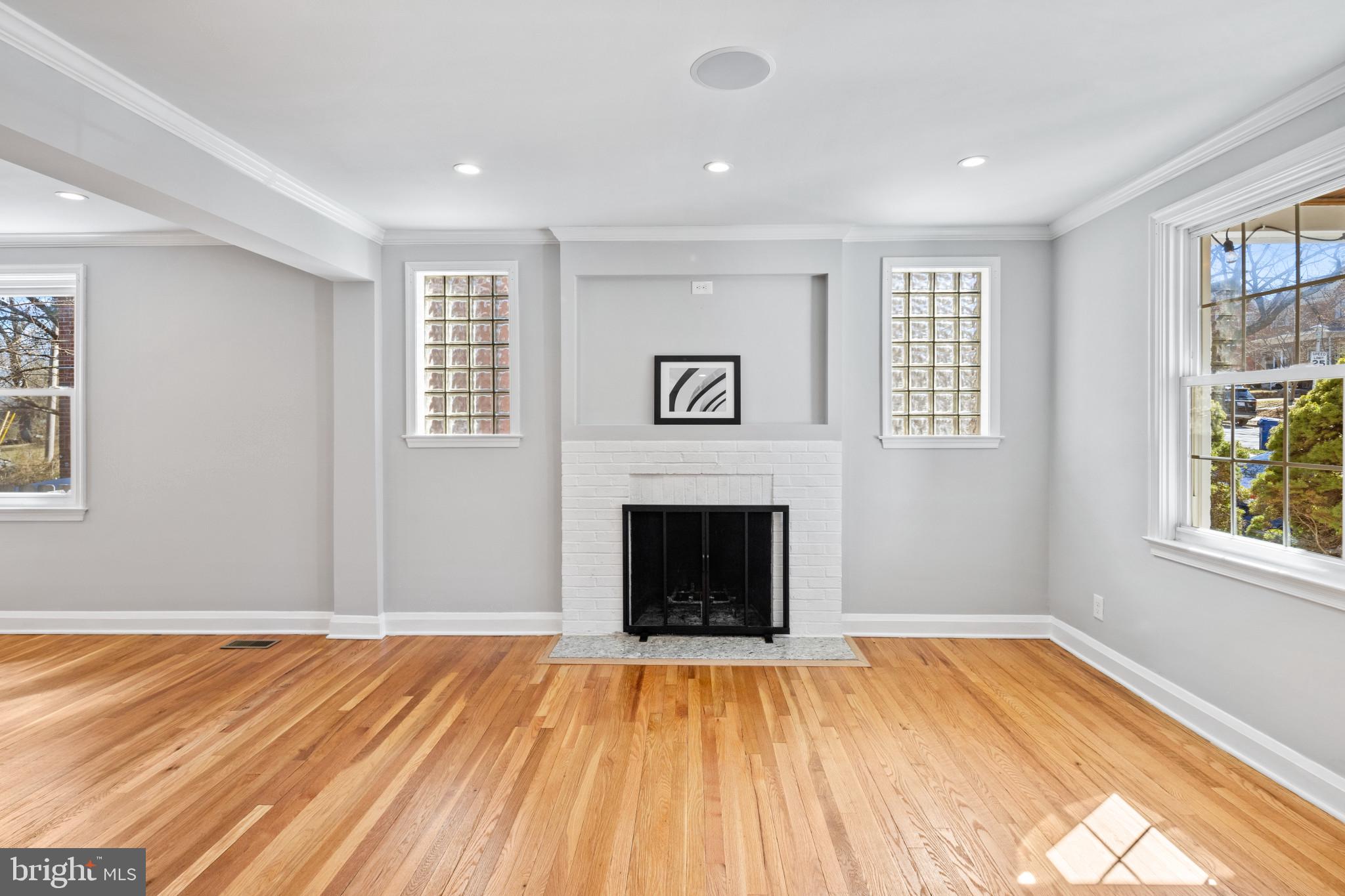 2406 E Strathmore Ave