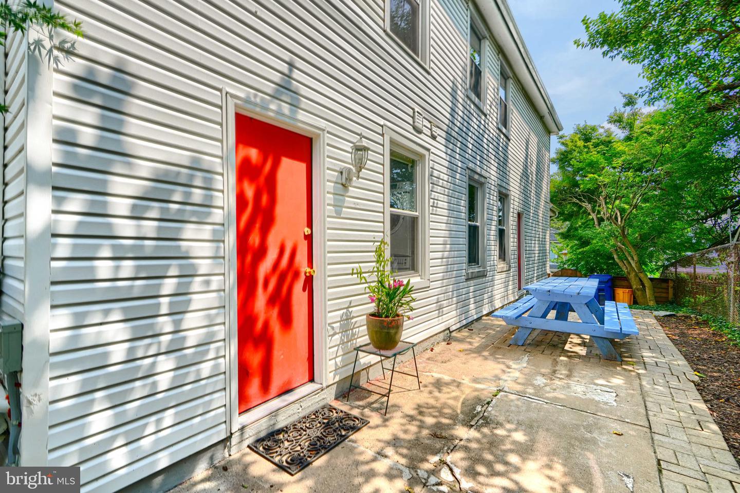 1330 Morling Ave W