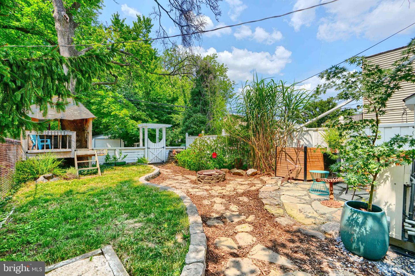 1330 Morling Ave W