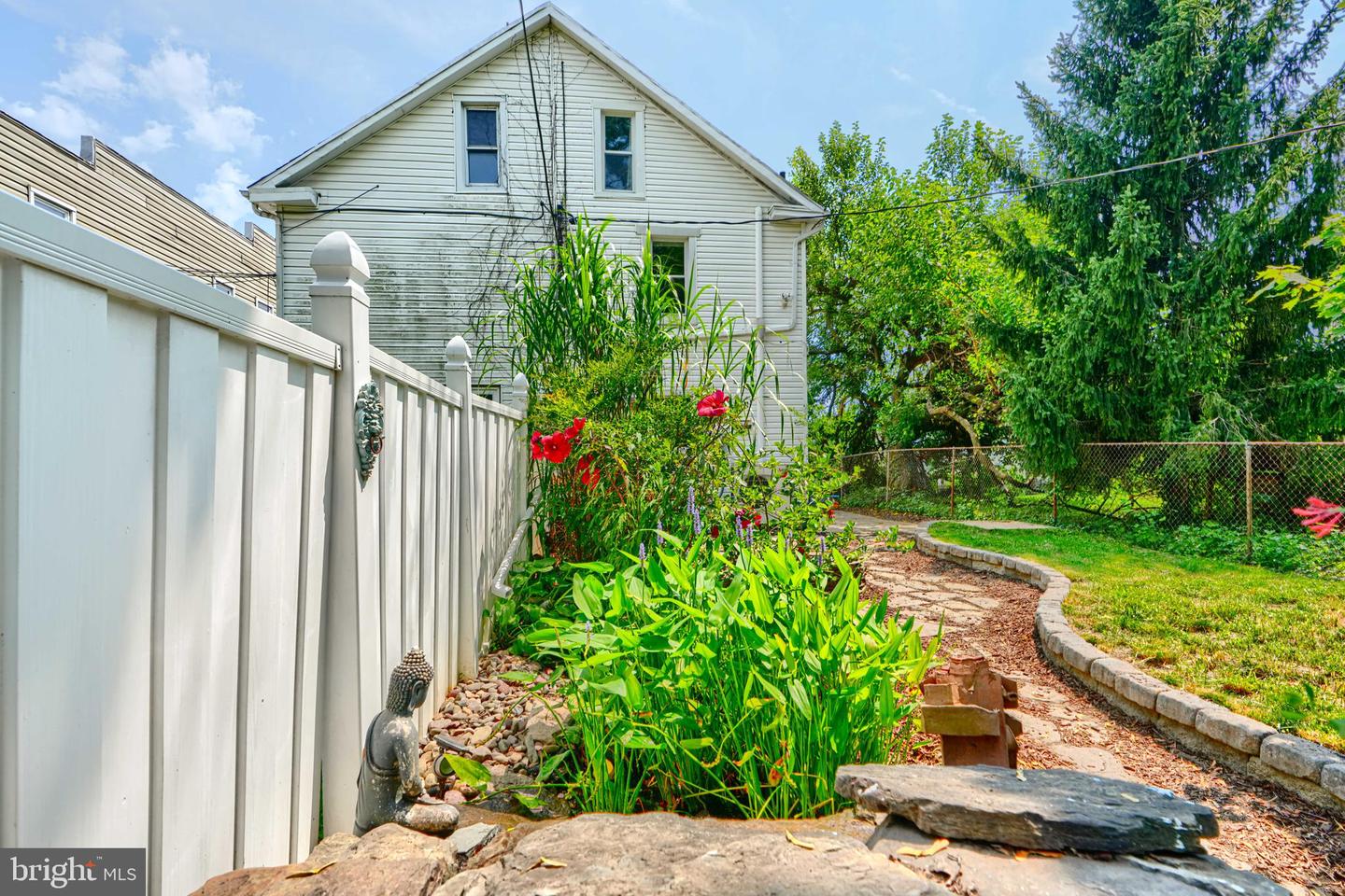 1330 Morling Ave W