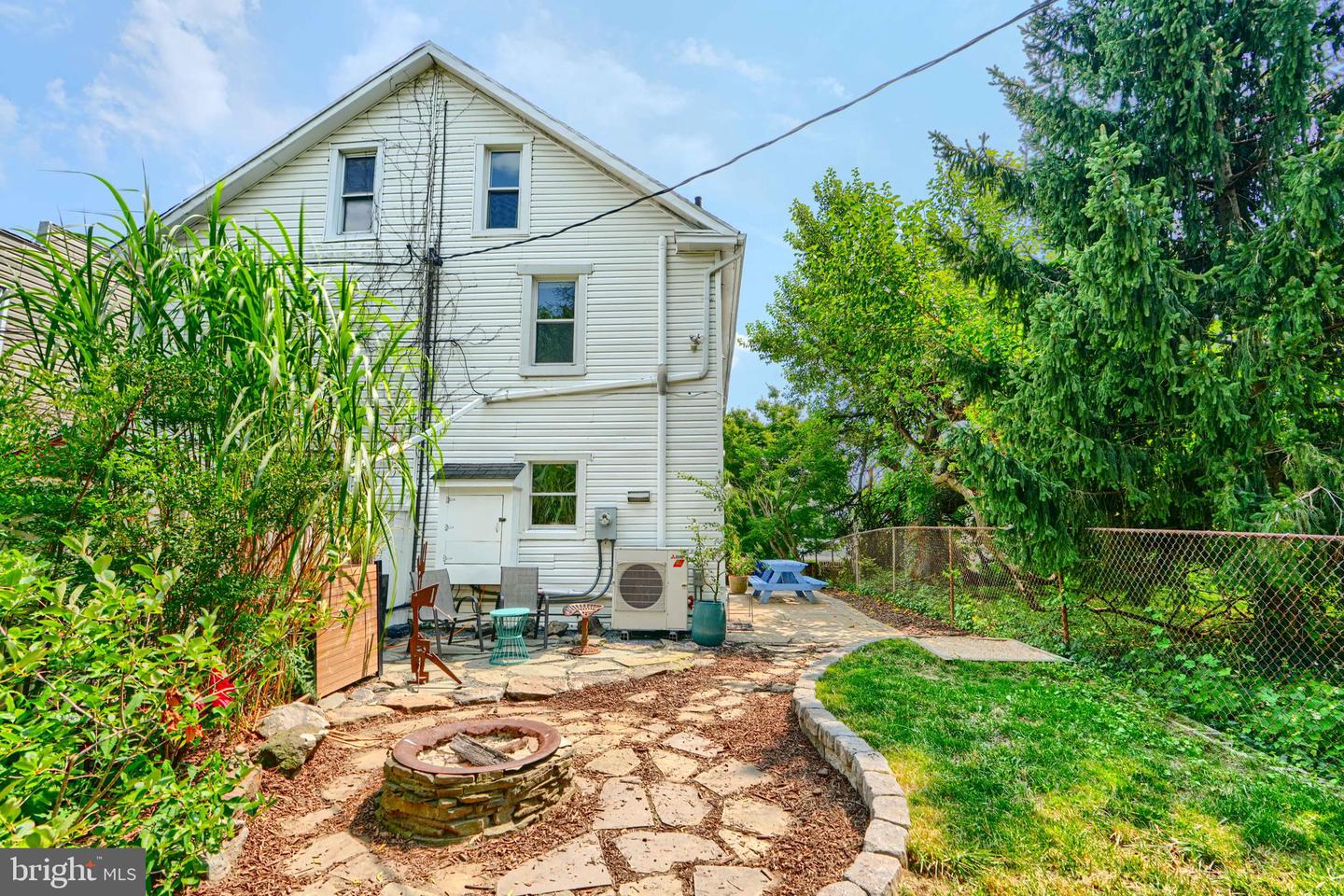 1330 Morling Ave W