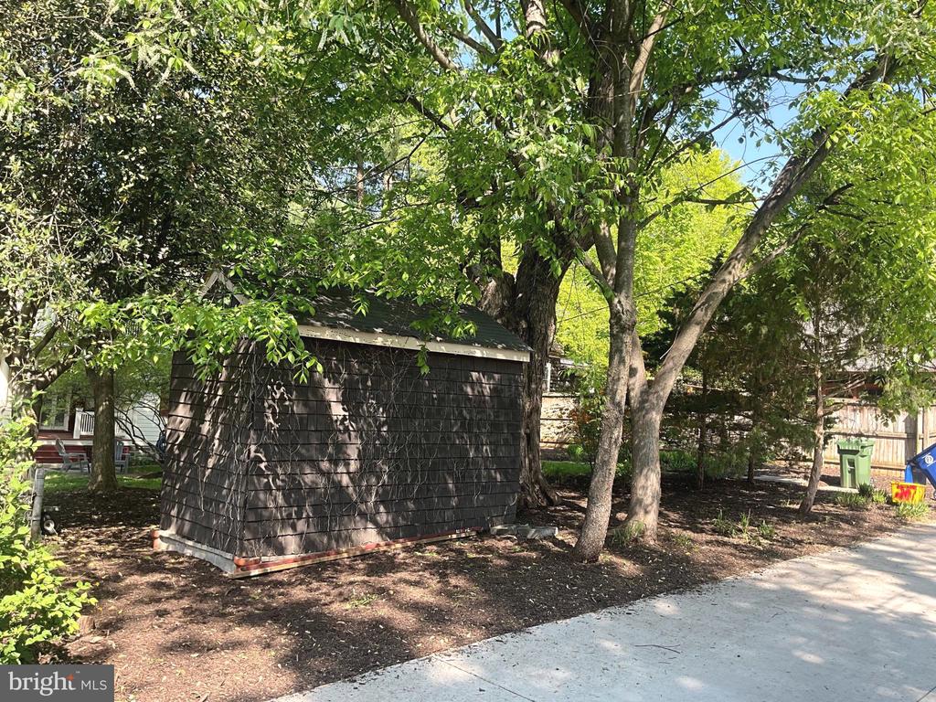207 HAWTHORNE ROAD