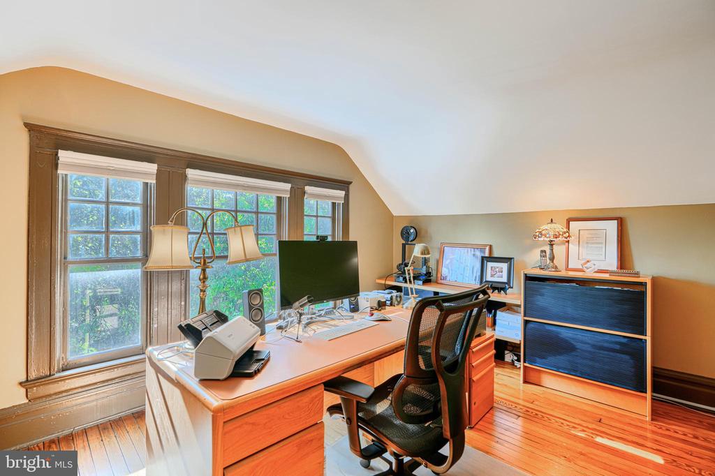 207 HAWTHORNE ROAD
