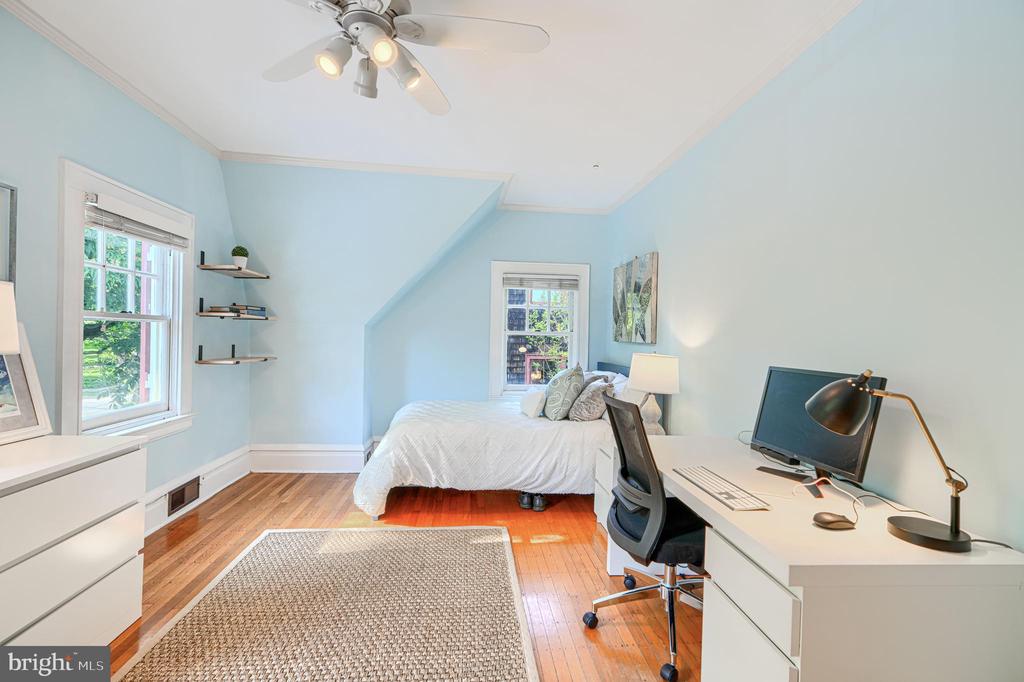 207 HAWTHORNE ROAD