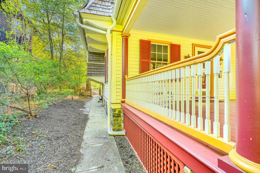 207 HAWTHORNE ROAD